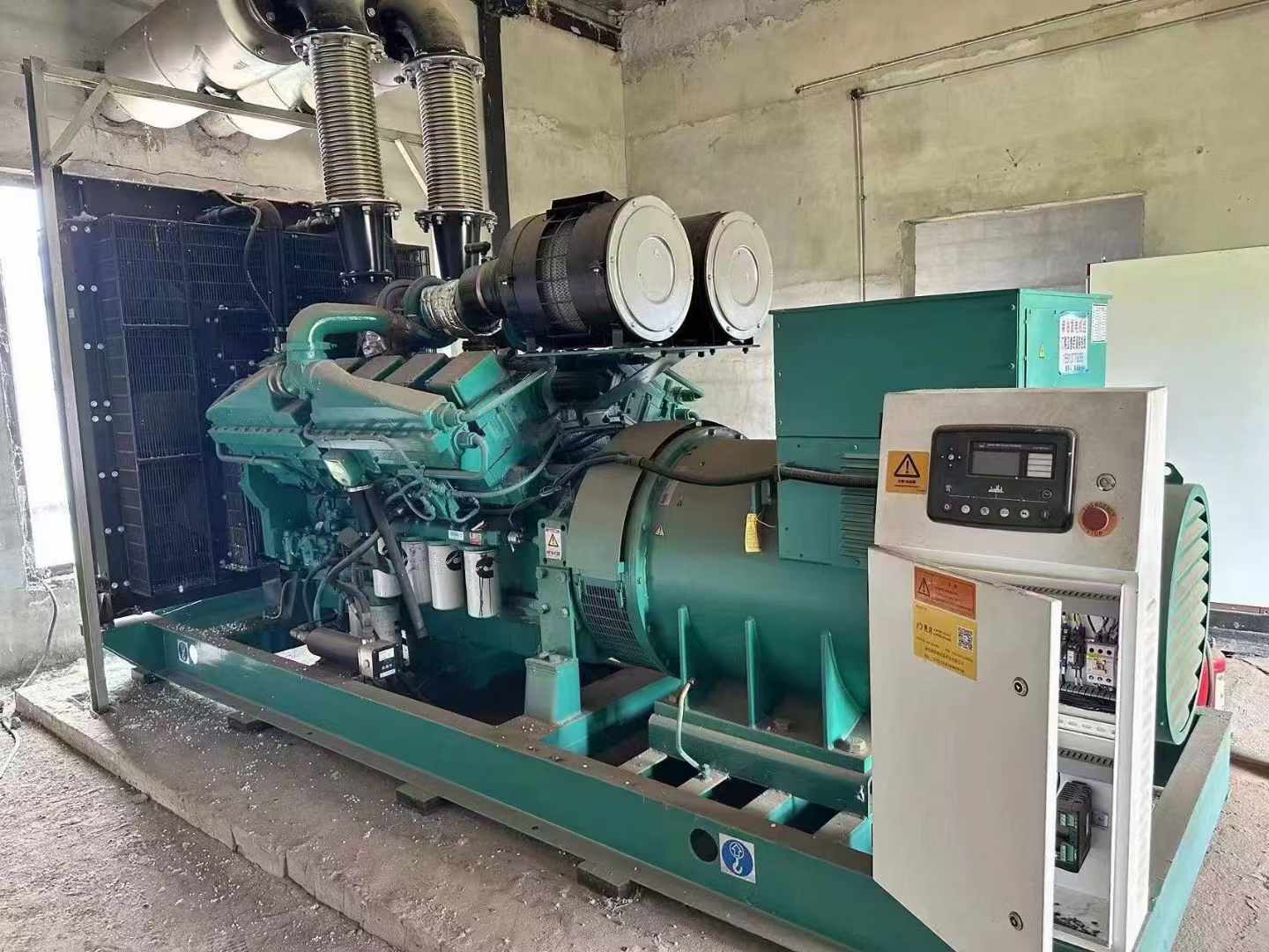 金川无功补偿装置的性能评估需要考虑哪些因素？