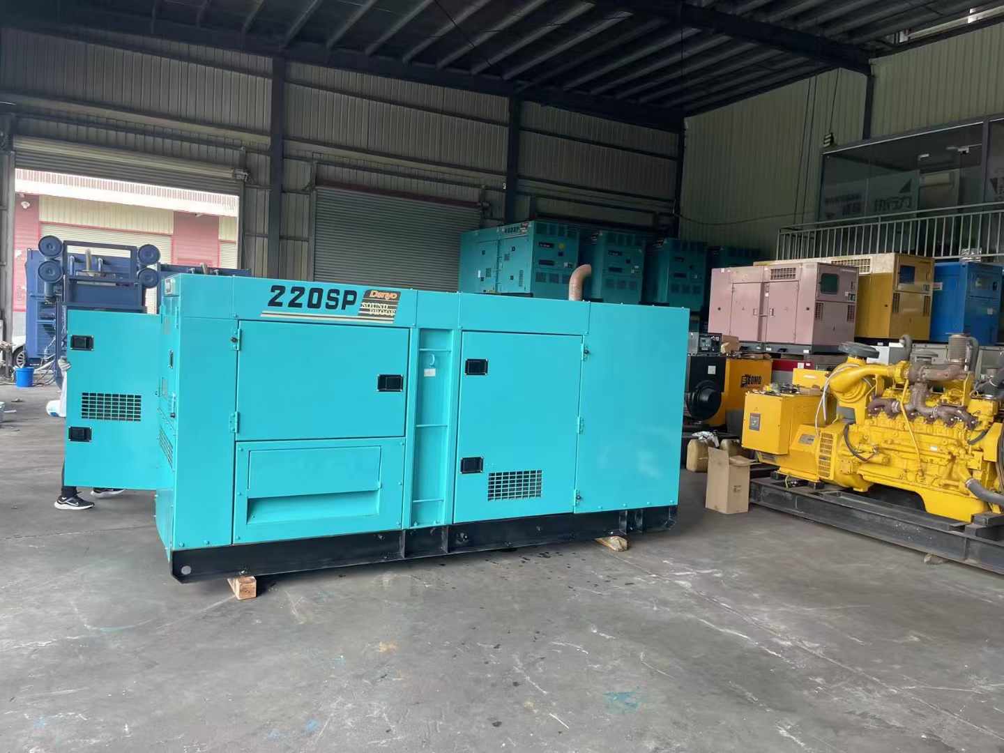 金川柴油发电机组长期不间断运行时，如何监控其温度和压力？